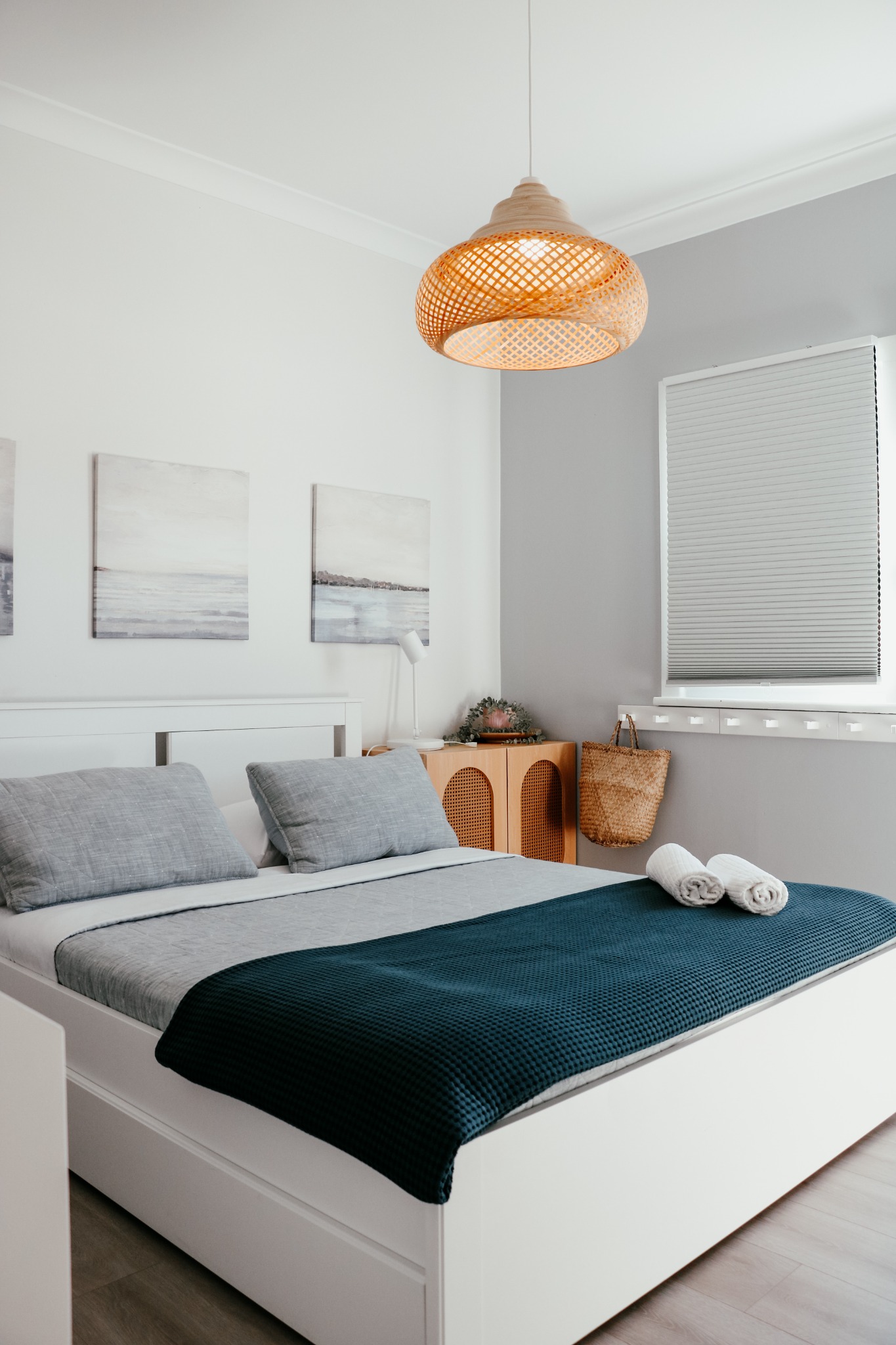 Bedroom with queen bed